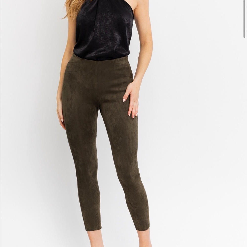 Suede leggings black and olive green, fall clothing pairs perfect to dress ⬆️ ⬇️